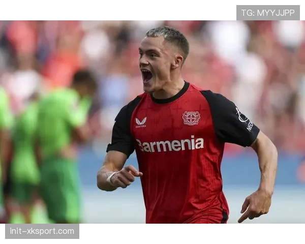 特写：盲人球迷在志愿者协助下“聆听”斯图加特主场胜利